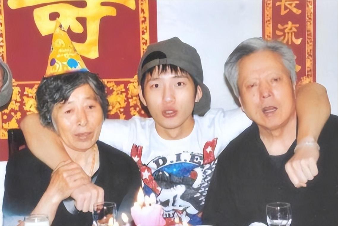 回顾马天宇目睹弟弟被抵债错过爷爷的葬礼成名背后有心酸