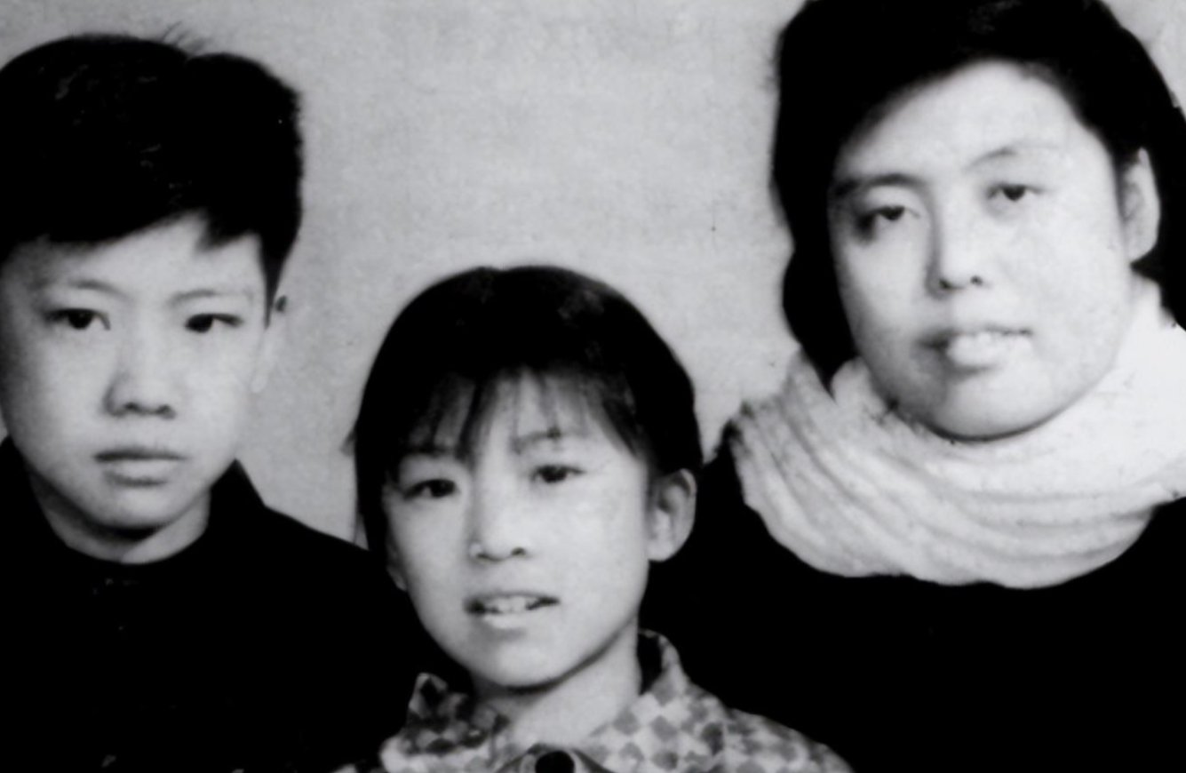 回顾演员宋春丽因拍戏放弃生育61岁如愿当上母亲圆满了人生