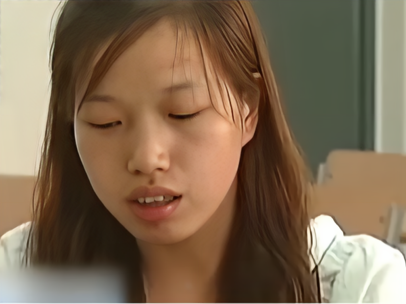 当查看到与自己身份信息相符的照片时,罗彩霞顿时惊呆了——那张照片