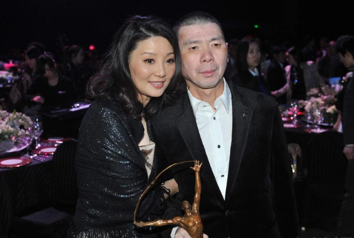 盘点7位娶小媳妇的老导演娇妻个个迷人他们才是人生赢家