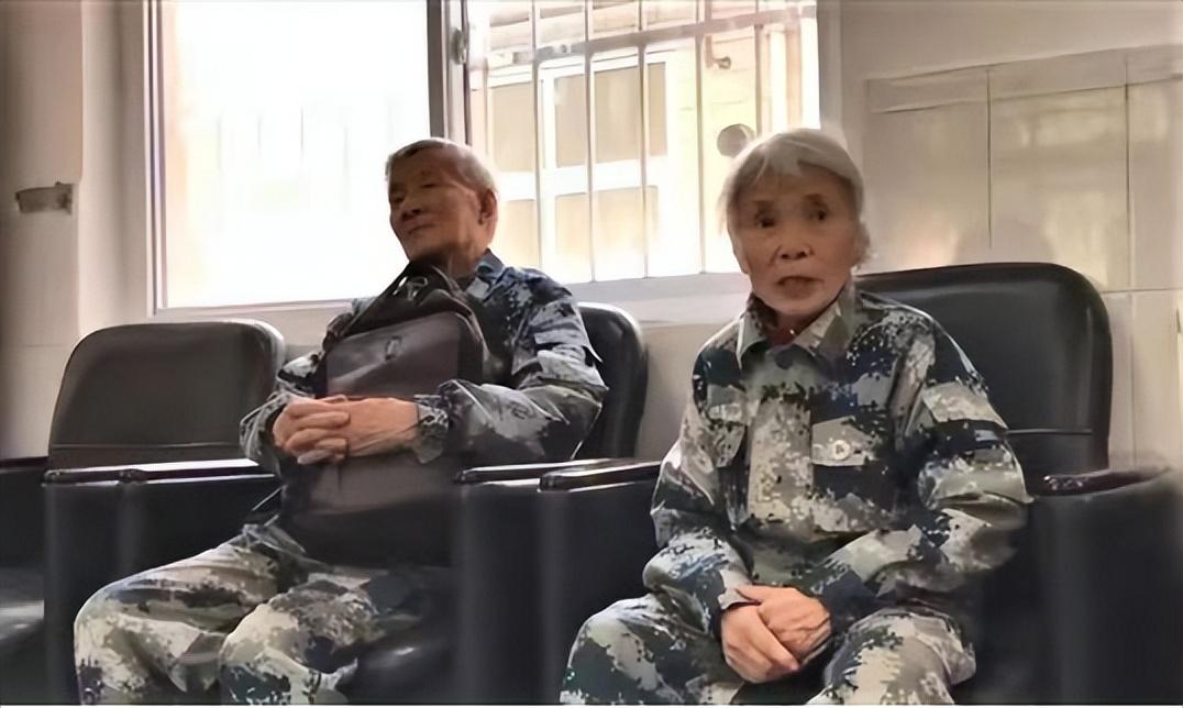 回顾八旬老太省吃俭用捐款1000万一查身份顿时肃然起敬