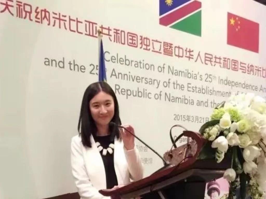 我湖北姑娘在非洲生活6年这里部落女性露上半身涂着泥巴
