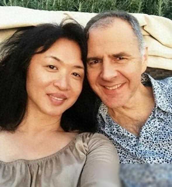 回顾金星和外国老头复婚真相曝光曾内涵热巴露胸只给富人看