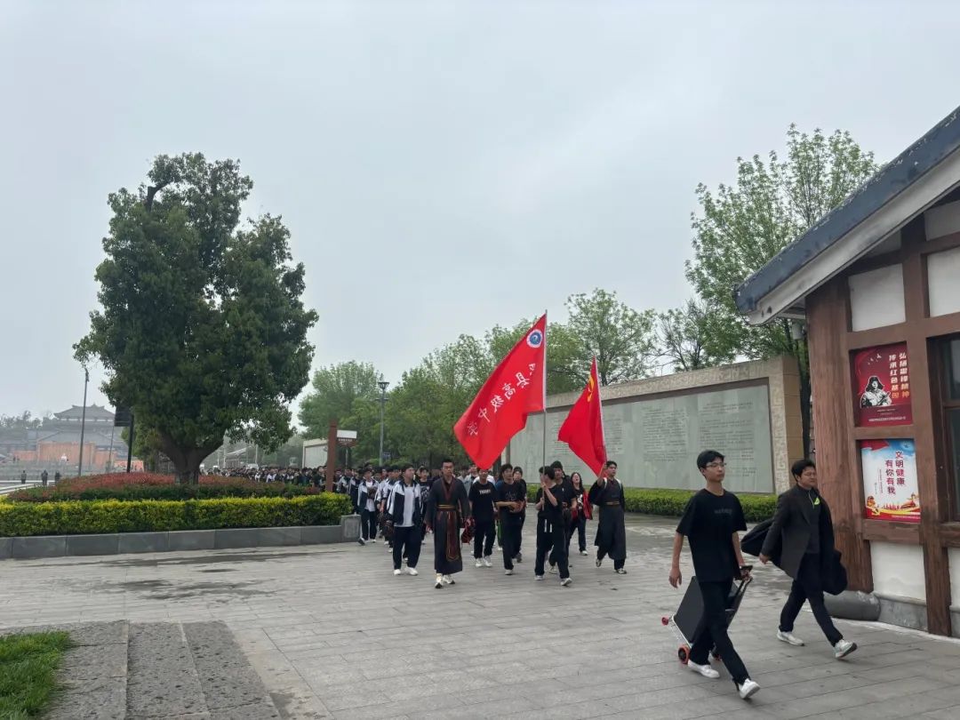 献歌祈福西平高中合唱队参加甲辰年拜祖大典表演