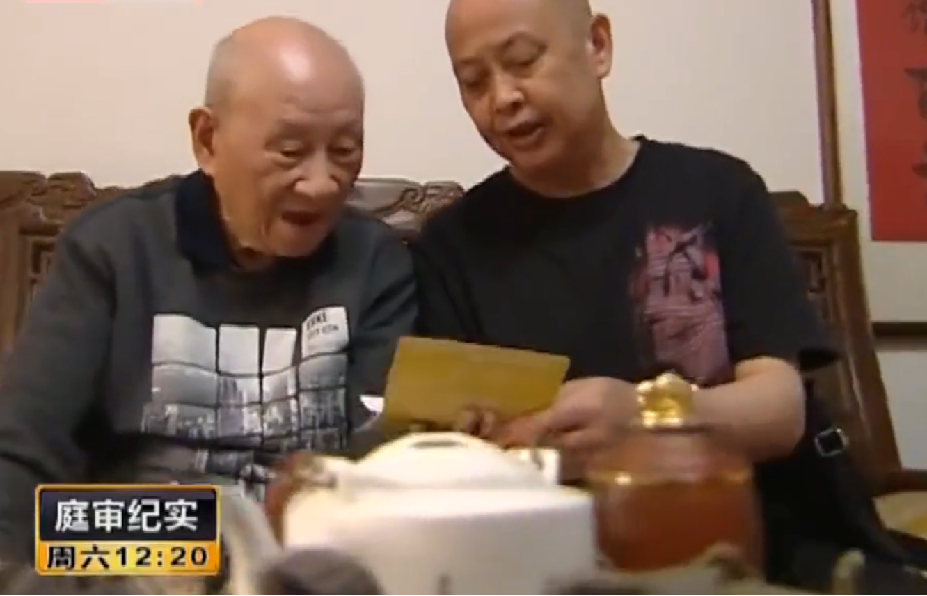到了公证处,工作人员在听到这个9旬老人想要开具继承人证明的要求后