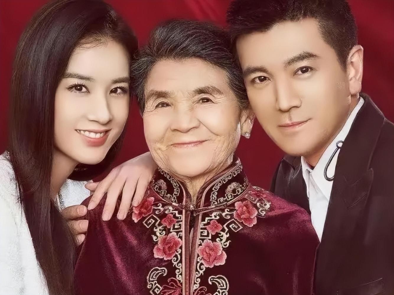 回顾杨子母亲刘丽芹前儿媳太强势自己心中完美儿媳是黄圣依