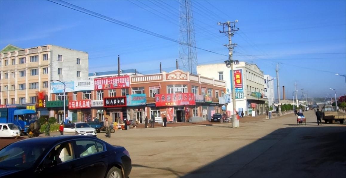 回顾八旬老太省吃俭用捐款1000万一查身份顿时肃然起敬