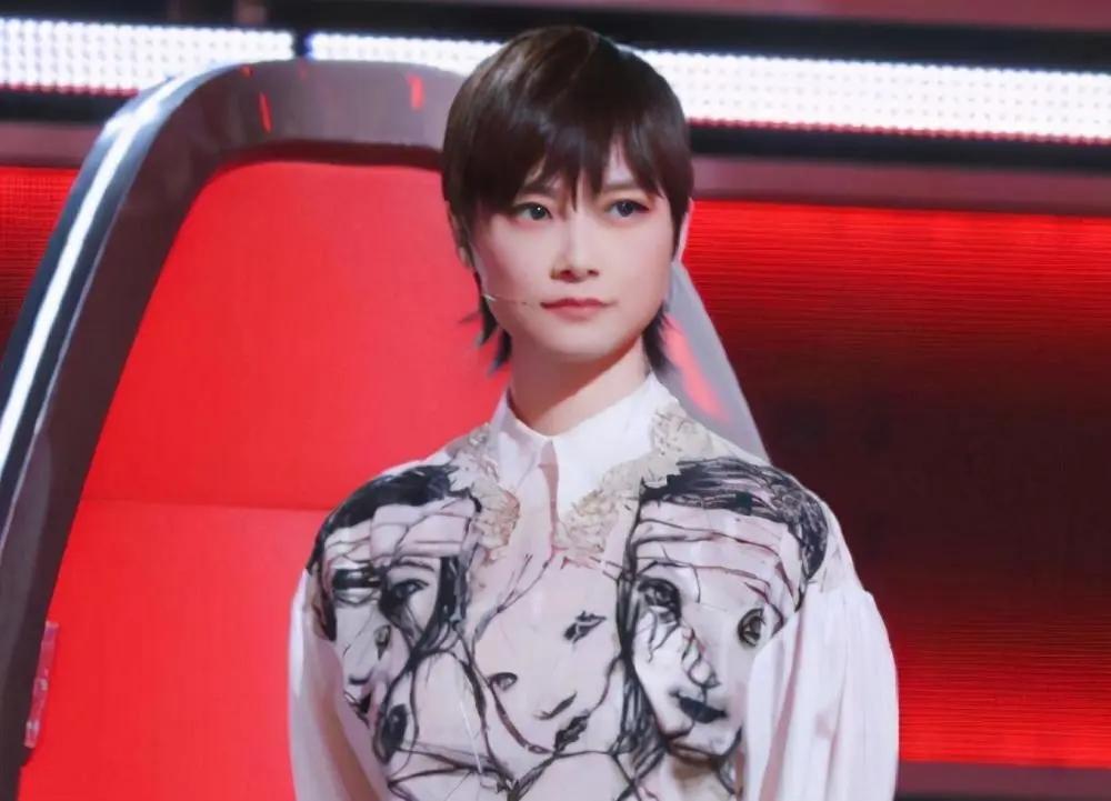 事实证明娱乐圈的残酷真相在39岁的李宇春身上表现得淋漓尽致