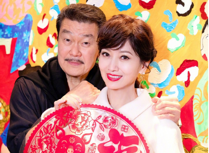 为了争夺孩子的抚养权,赵雅芝与前夫对簿公堂,一时闹得沸沸扬扬,那几