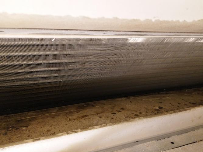 空调室内机漏水是什么原因?室内机漏水的常见5个原因及解决方案