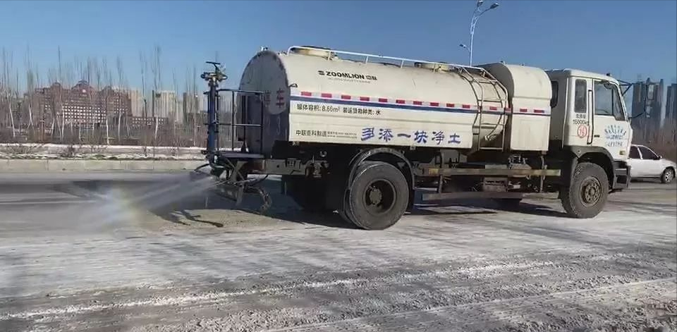 回顾:洒水车上的音乐,为何总是那几首?下雨天也洒水有什么用?