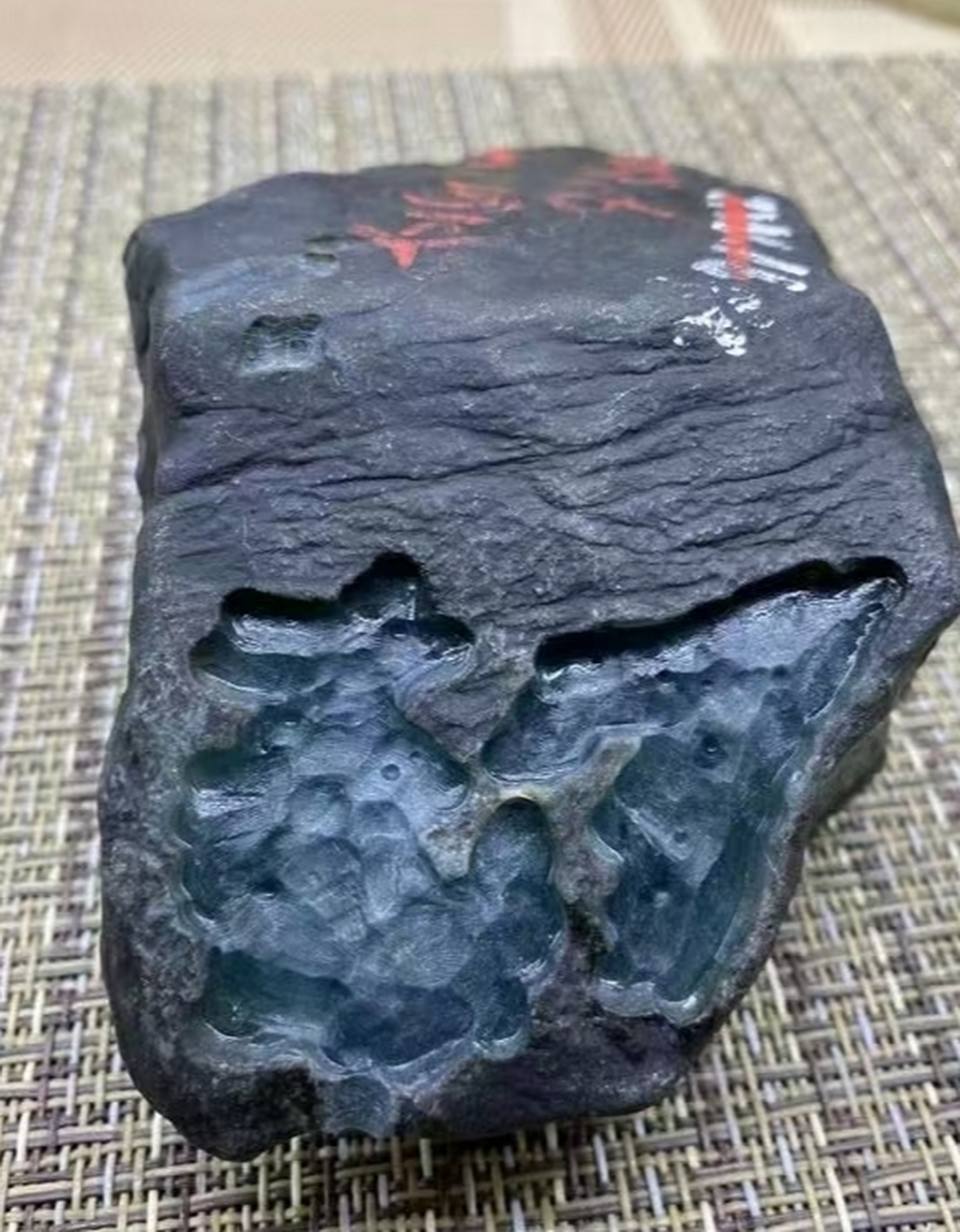 点击头像看直播# #翡翠原石# 在这个公盘上,我们不仅可以欣赏到这些