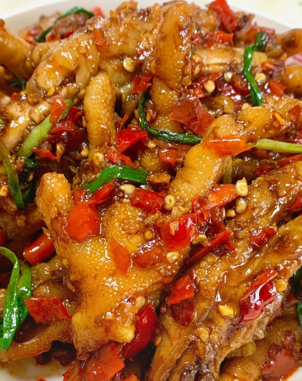 鸡爪这样做好好吃哦,是我爱的菜没错了,吃完还忍不住舔手指,味道倍棒