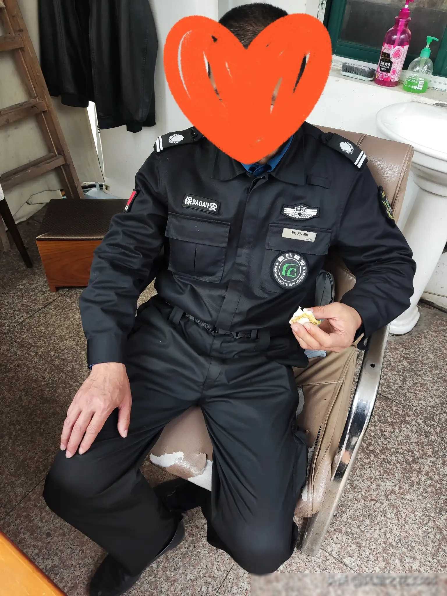 离婚后的妈妈过得挺好,她虽然不再和爸爸一起住,但她很开心,也不伤心