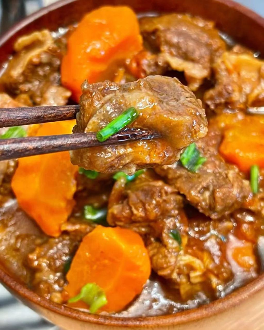 多给孩子吃6道增高菜,营养又好吃,个头蹭蹭涨  1,胡萝卜炖牛腩  材料