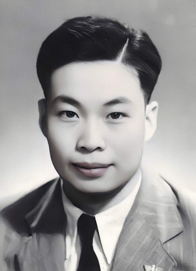 儿子被人起小名,父亲十分高兴,把小名改成名字,果然名满天下!