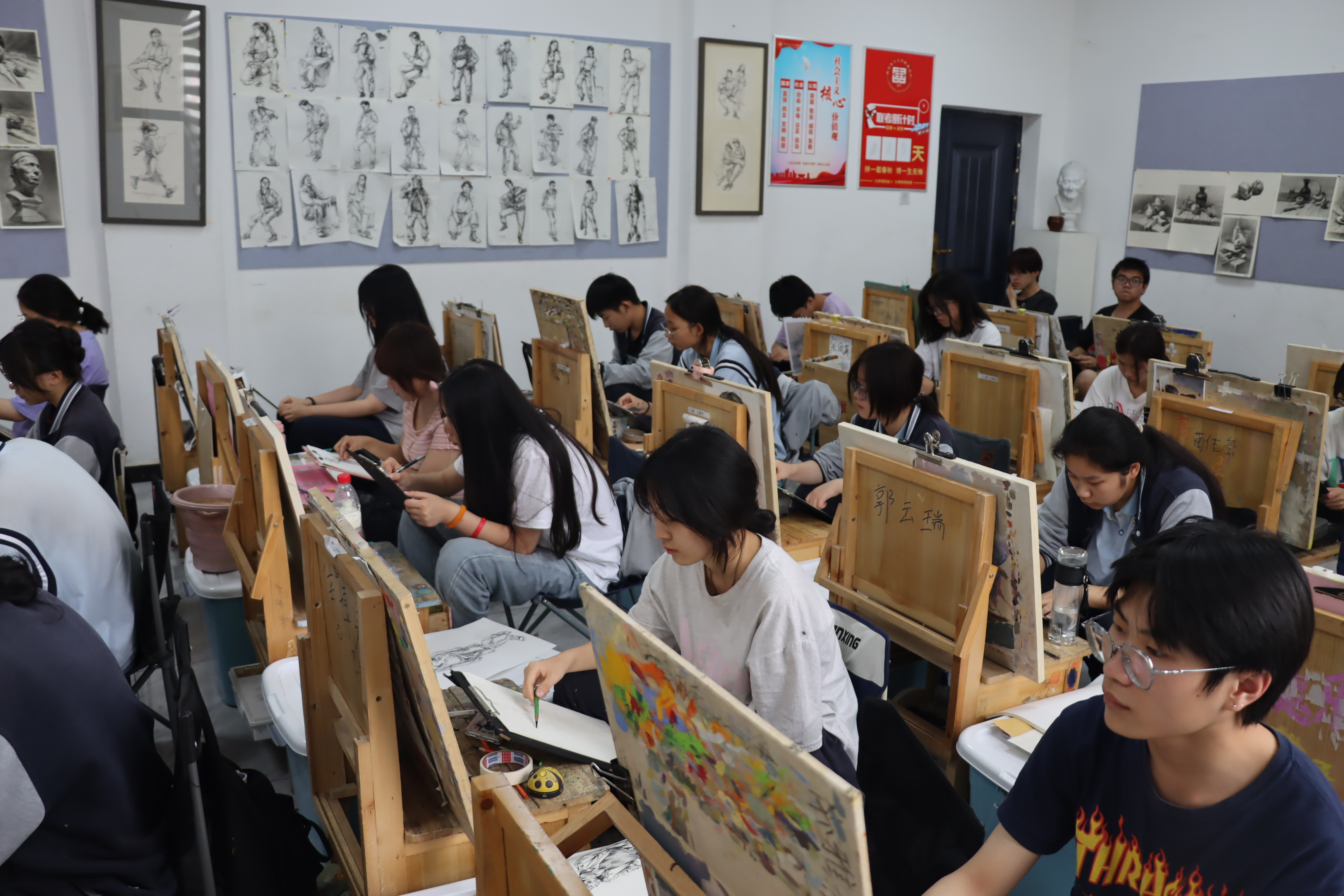 加入我们,用画笔描绘美好未来,实现艺术