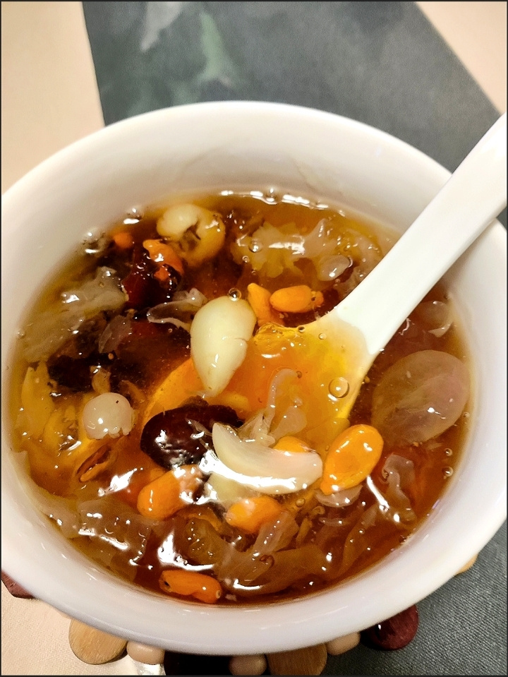 美容养颜的天然树脂"桃胶",做成银耳雪梨羹q弹爽口!