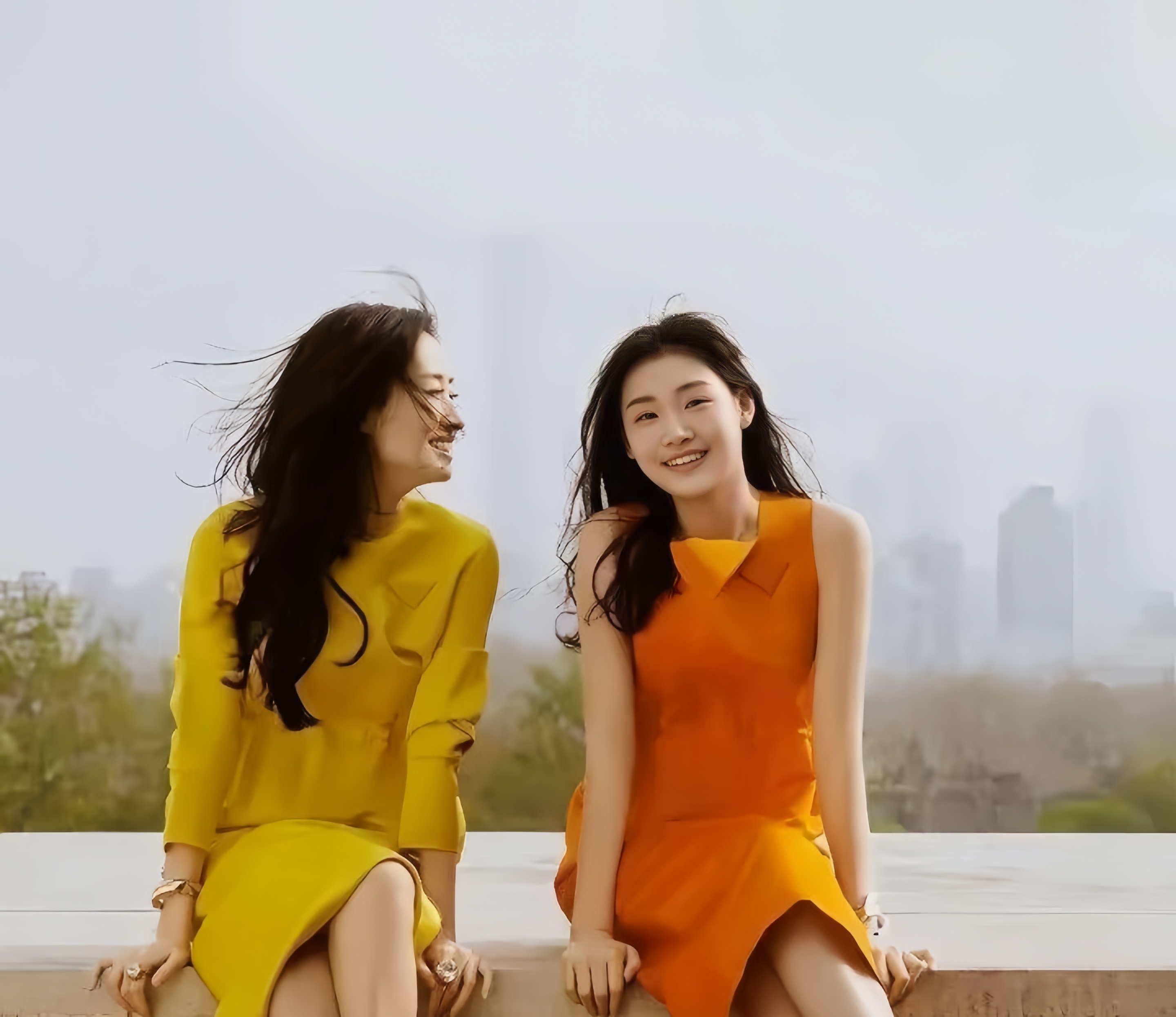 刘敏涛和她的女儿,那位正值花季般的13岁少女,彼此间流露出深深的爱意