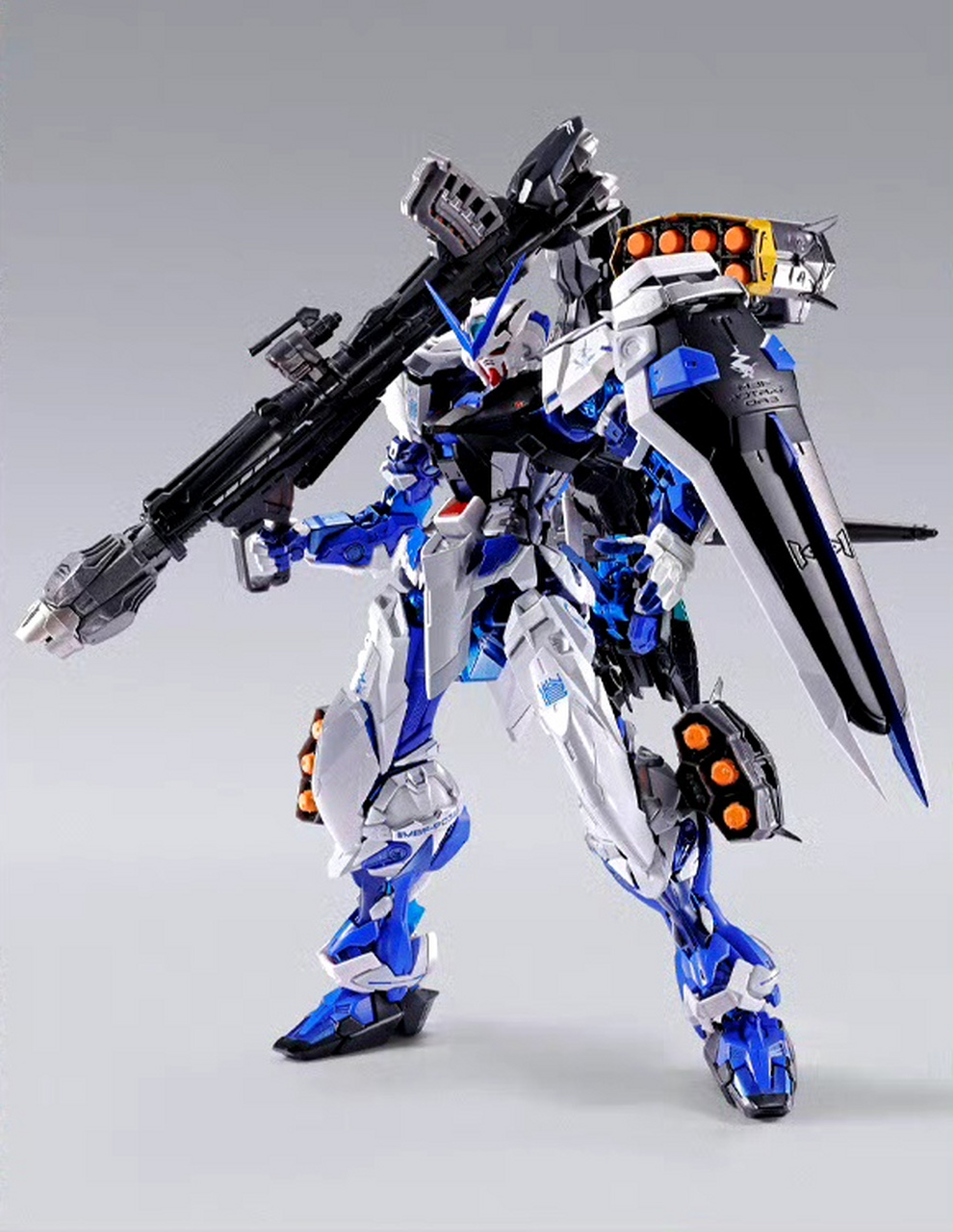模型欣赏: metal build 蓝异端高达 全武装版,追加了腰部滑动可动