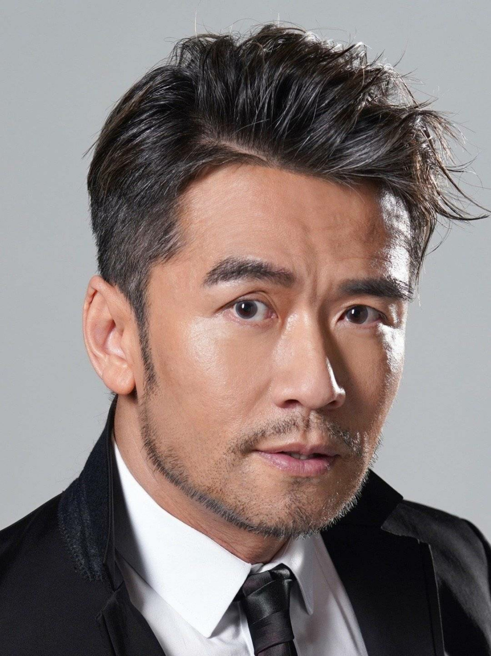 比郭富城还帅的男人——唐文龙,现在长这样(图二),老年的郭富城(图三)