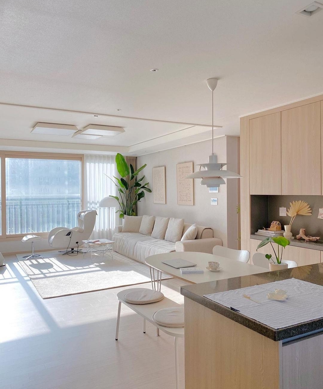 二胎妈妈的新家走红网络,全屋整洁如新,连两个宝宝和三只狗狗都生活得