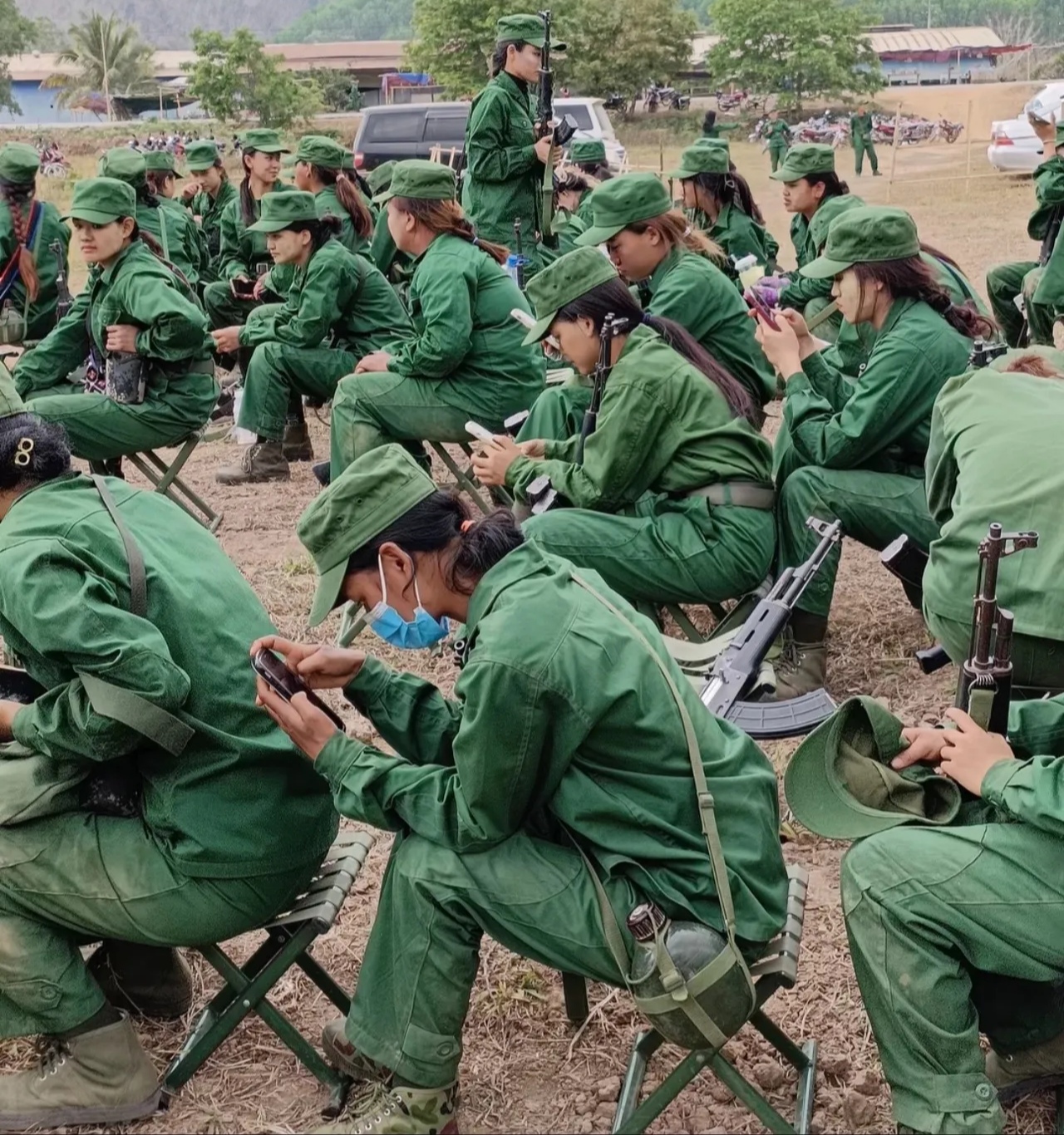 同盟军女兵都是长发很少看到留短发的更没有看见过肥胖的