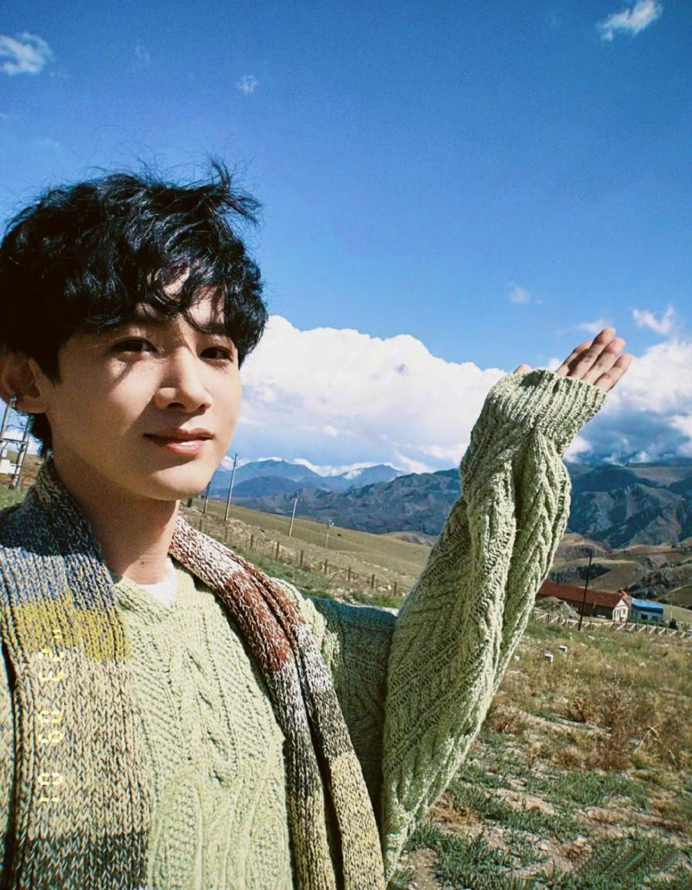 白敬亭的穿搭永远比此刻的季节超前!