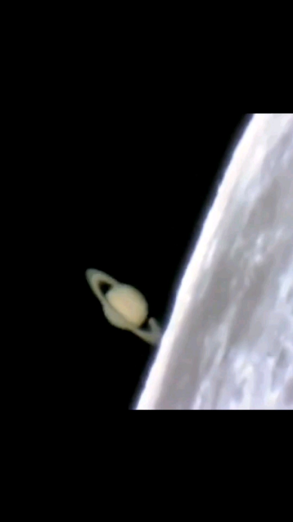 天文望远镜观测土星从月球地平线升起