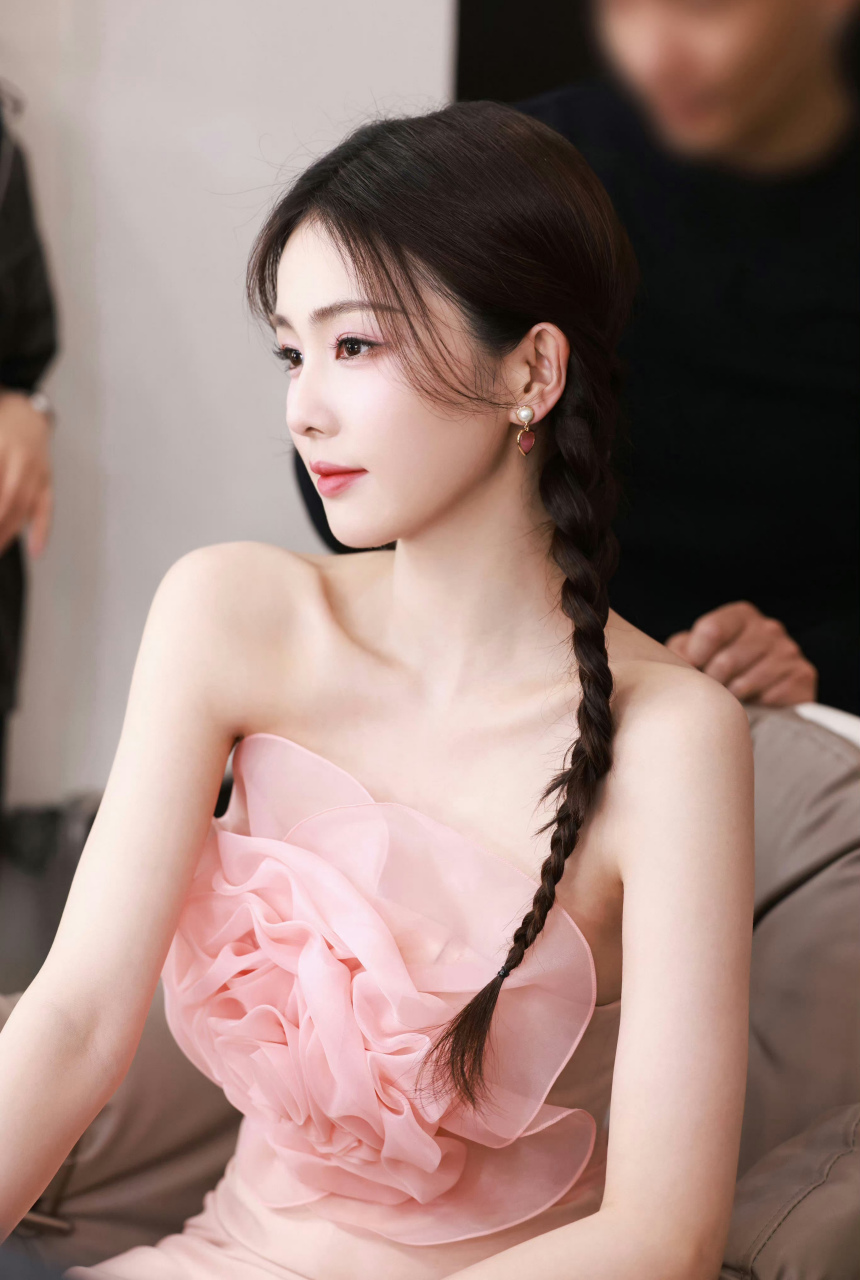 白鹿,粉色抹胸裙,好甜呀!