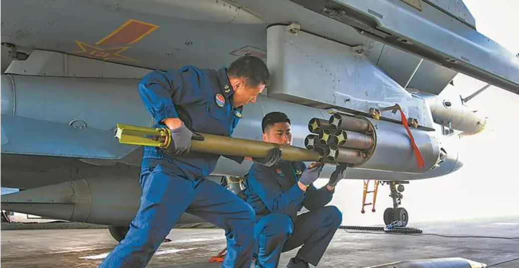 空军地勤和后勤哪个好留部队?哪个岗位好留在部队,需从多角度分析