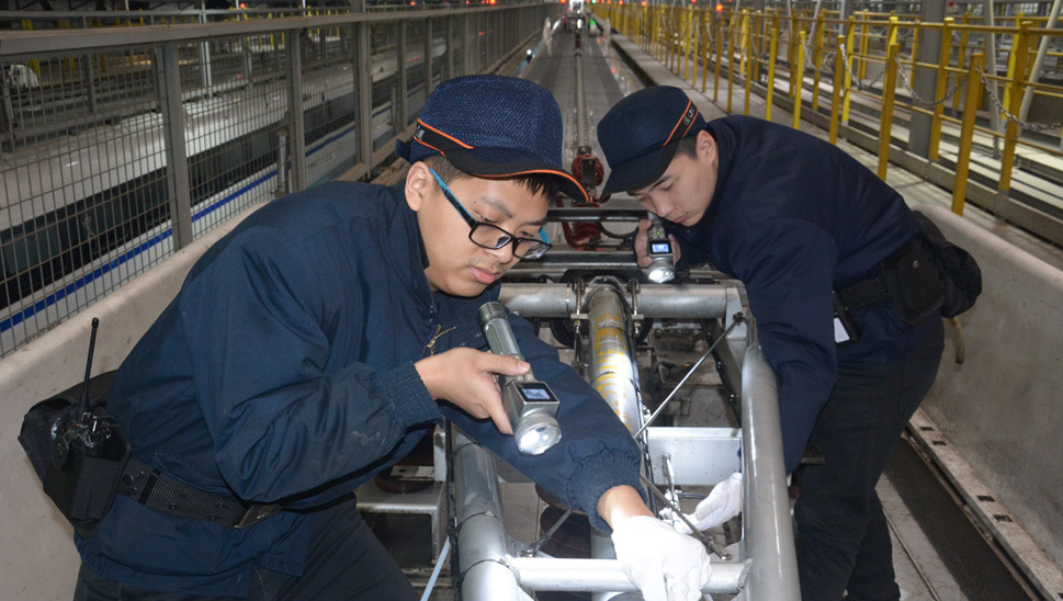 空军地勤和后勤哪个好留部队?哪个岗位好留在部队,需从多角度分析