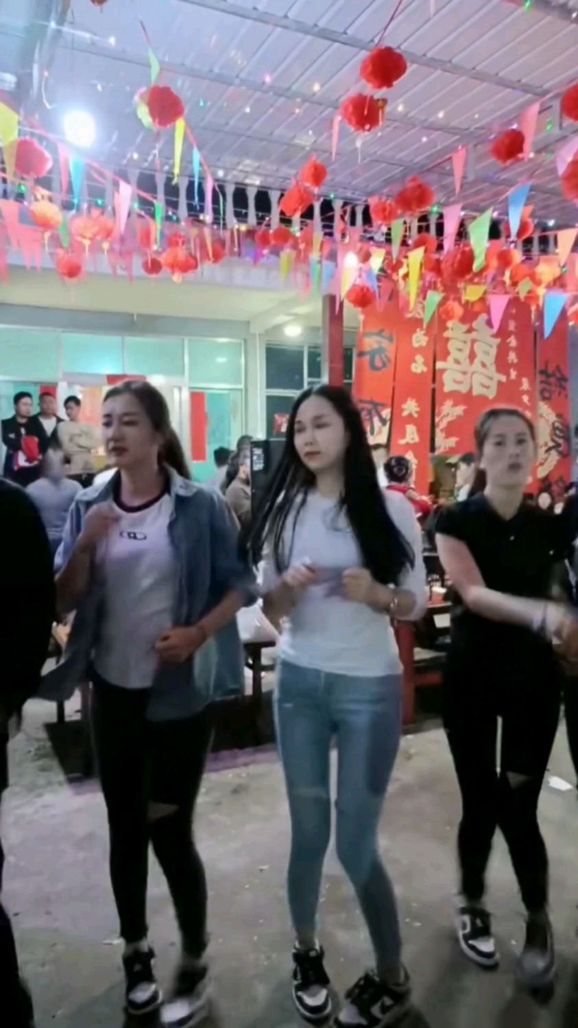 云南临沧凤庆营盘婚礼晚会现场