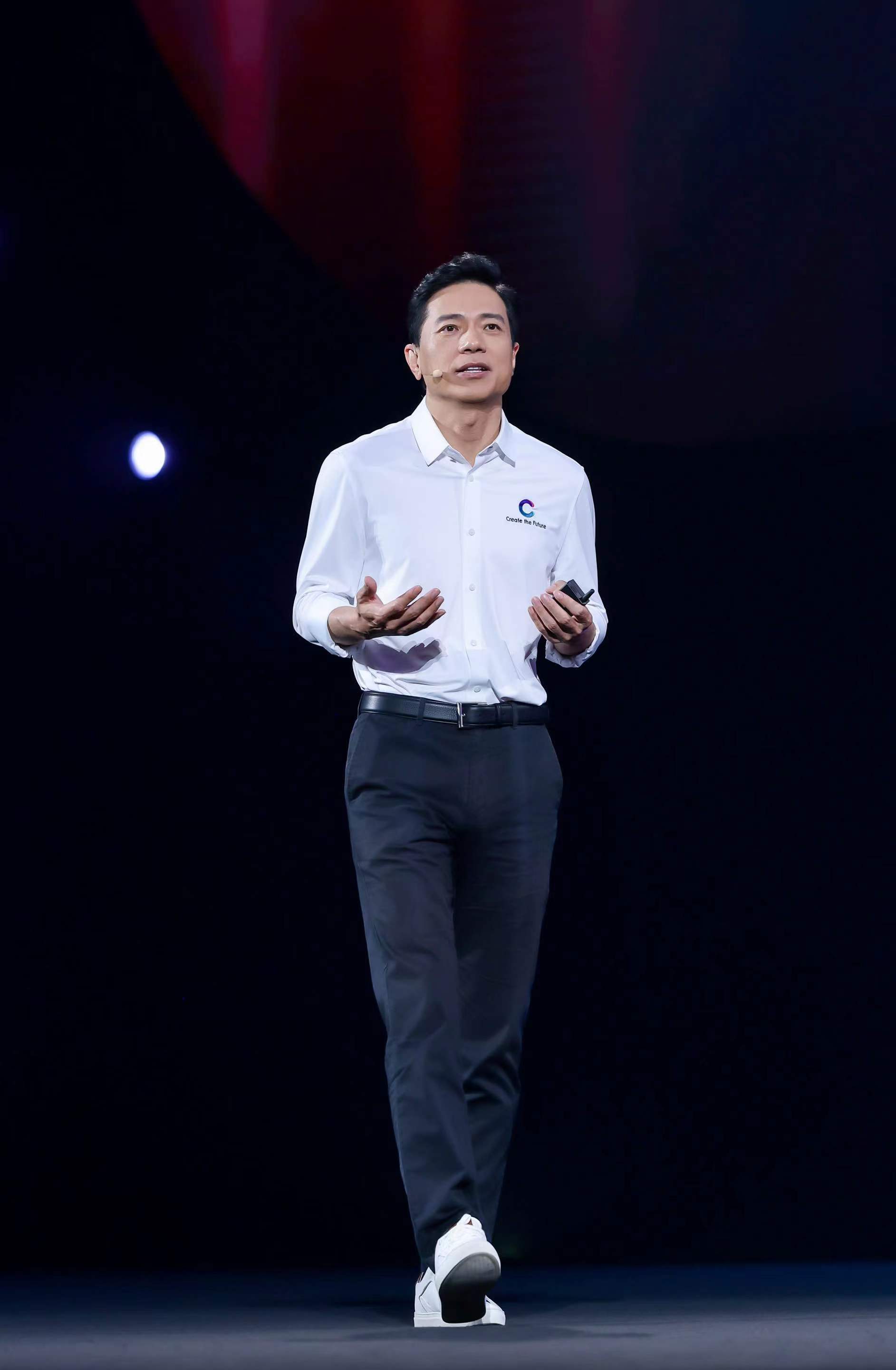 三大ai开发神器亮相!李彦宏:只要会说话,就可以成为一名开发者