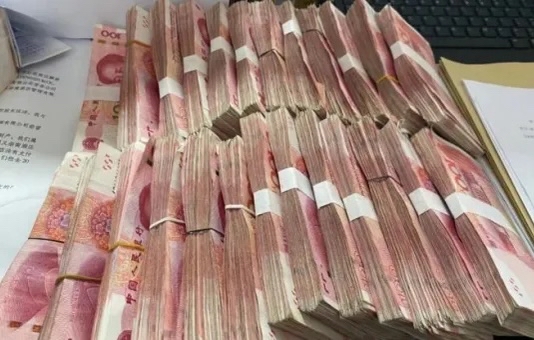 手握50万,存哪儿好呢?  1. 存银行:利息10106元.  2.