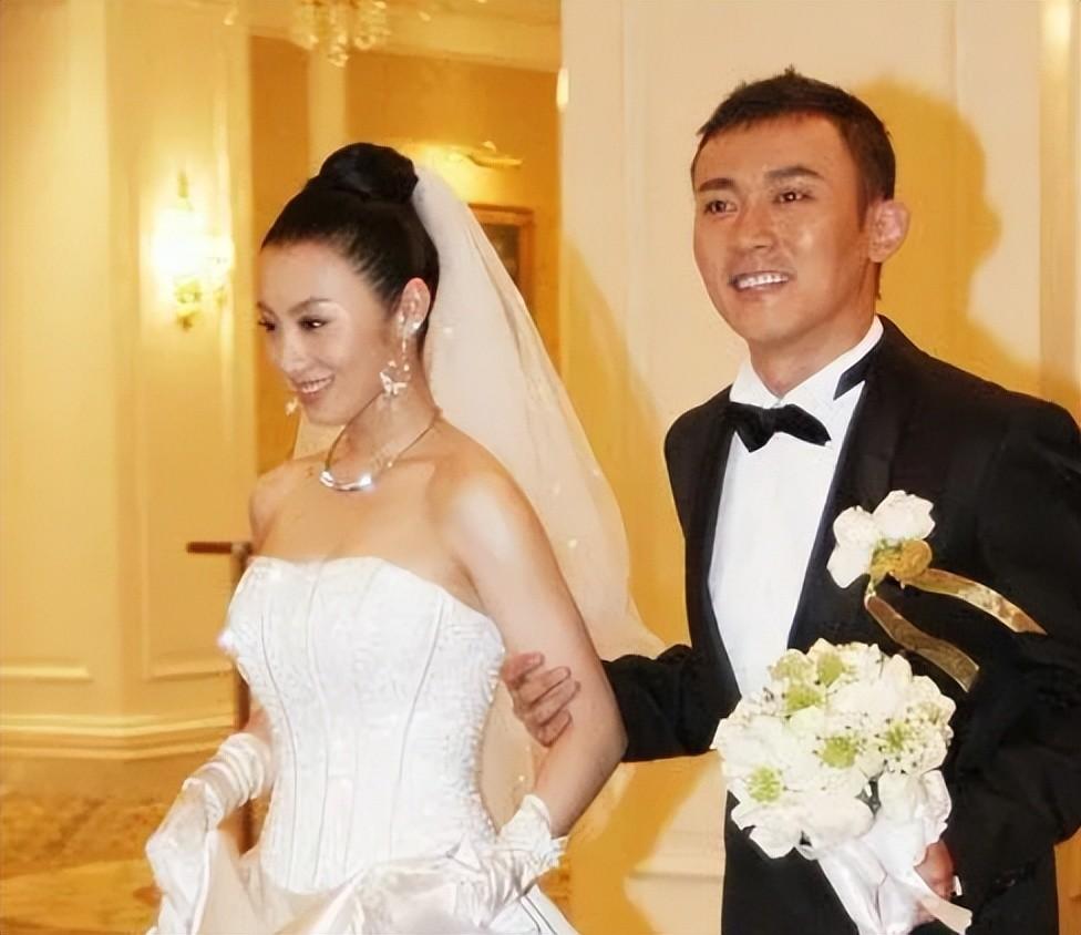 即使结婚后,聂远也没有放松忙碌的事业,一刻也闲不下来,刚结完婚便