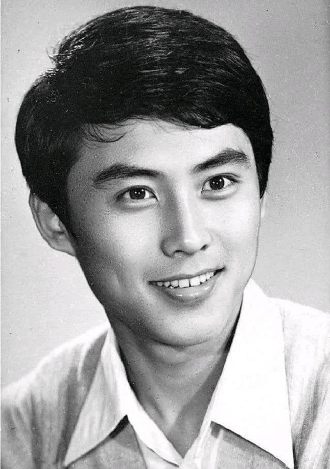 回顾高宏亮戏外娶大妻子生一女宠爱三十余载好幸福