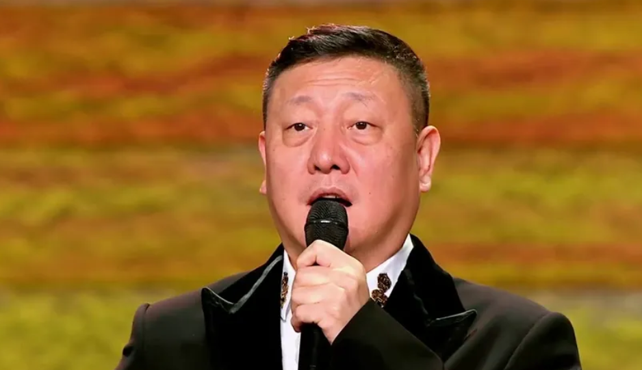 回顾歌王韩磊追小16岁草原之花2年生白发今一家很幸福