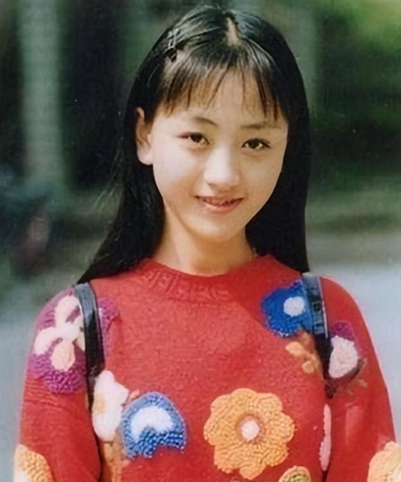 11岁,杨蓉便离开父母去昆明去学舞蹈了.