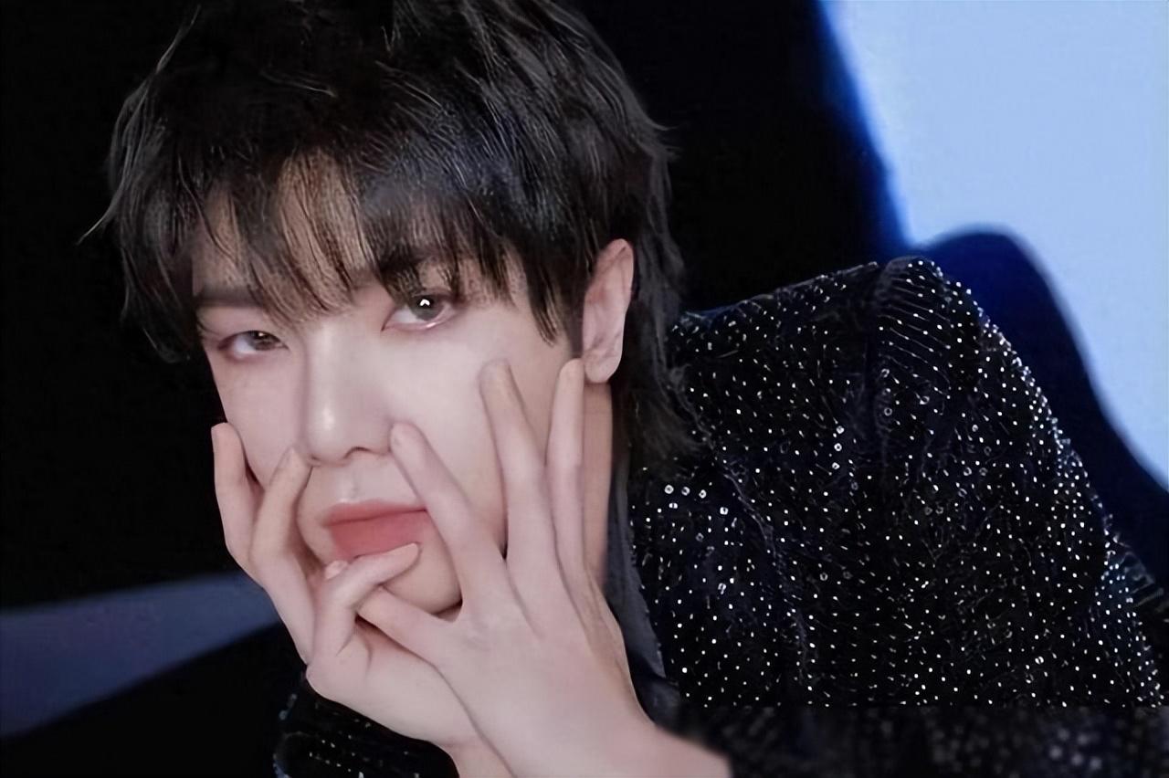 华晨宇终于官宣喜讯了终于等到这一天但昔日丑闻又被再掀开