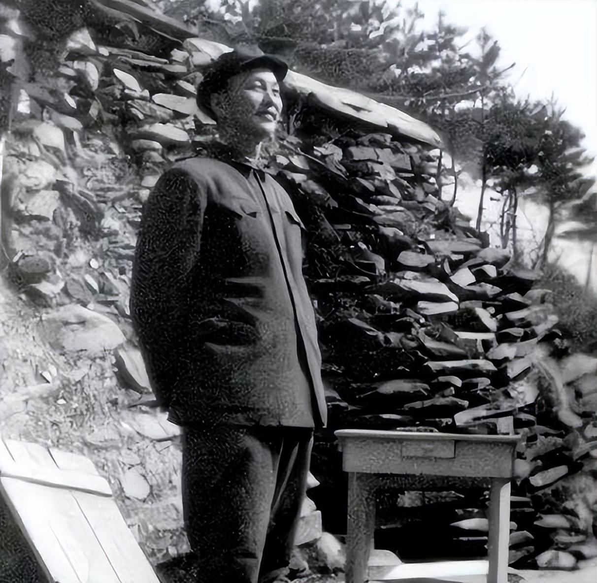 1913年2月,洪学智生于河南商城县(今安徽金寨).