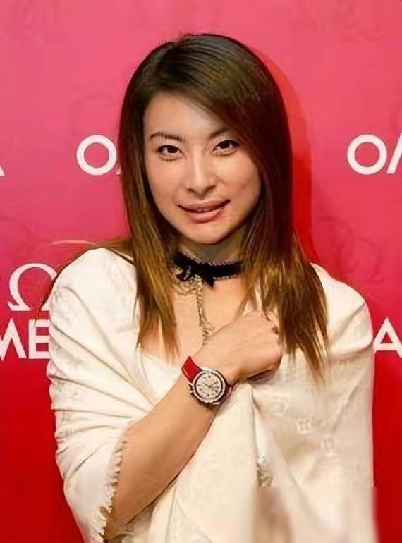 回顾不装节俭了郭晶晶国民好媳妇形象崩塌道德绑架真可耻