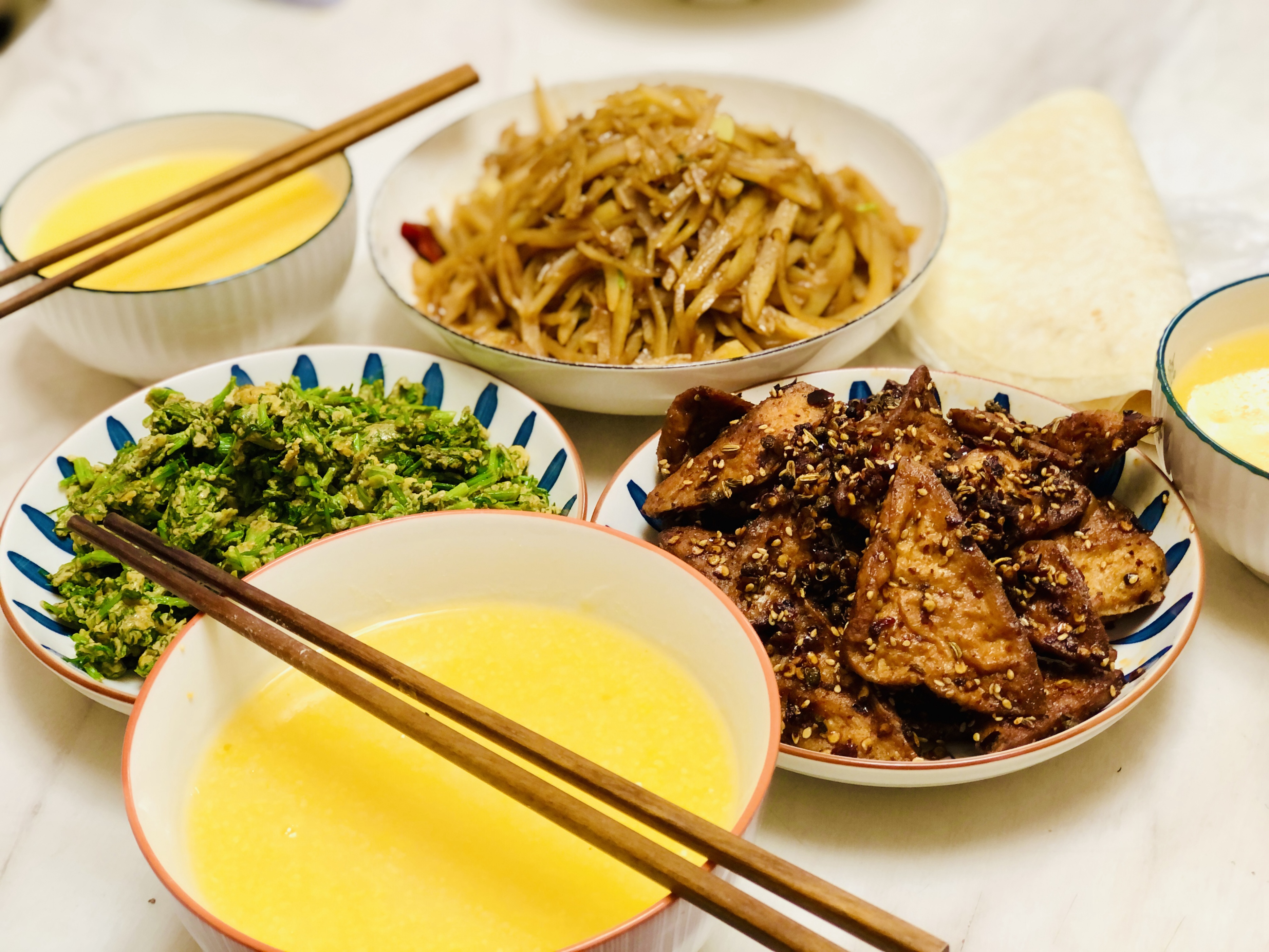 三口之家的晚餐,每月花费不到500元,家常便饭就好,拒绝假精致