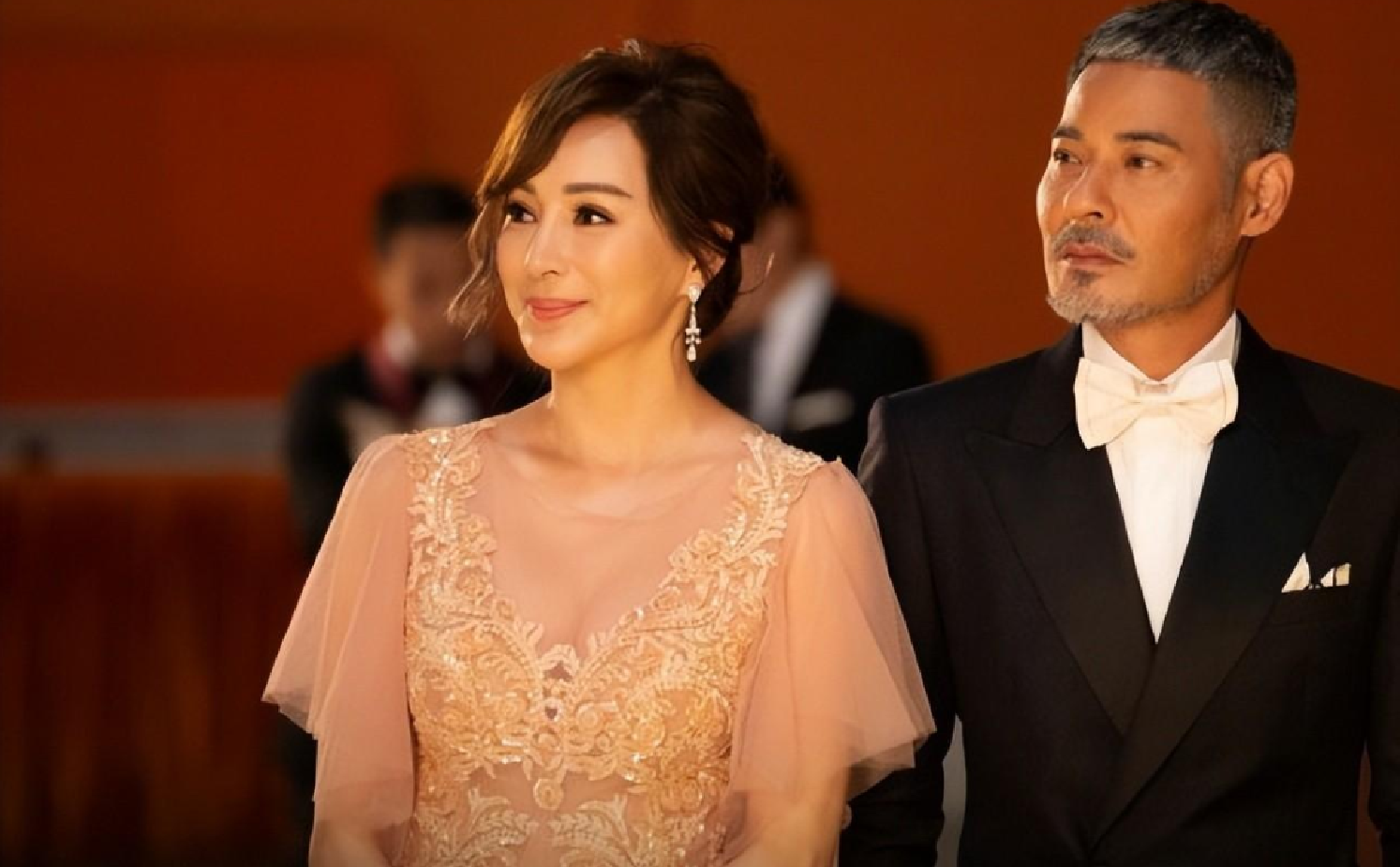 回顾罗霖57岁还这么美离婚后独自抚养三个儿子一个比一个帅气