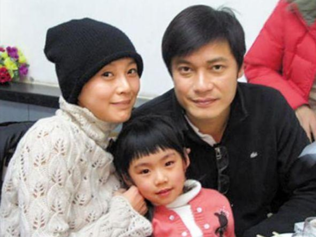 回顾罗嘉良再婚娶二婚演员苏岩为妻60岁生活幸福美满