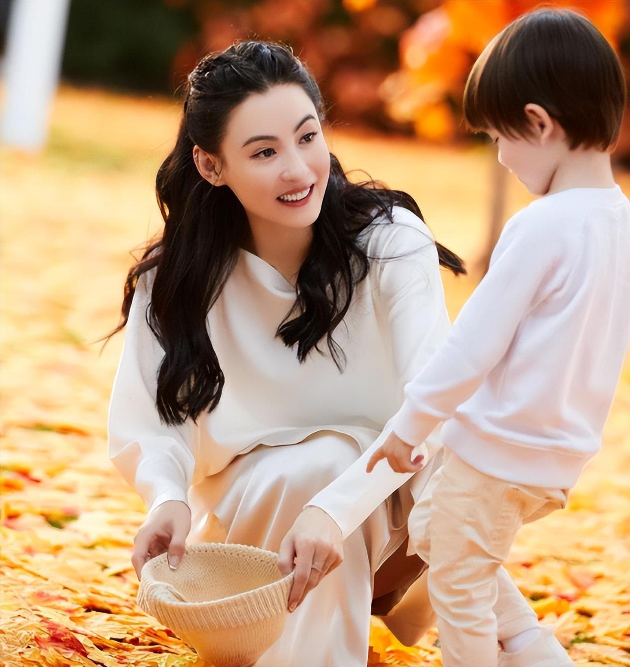 回顾3胎孩子的生父成谜离了谢霆锋张柏芝的本性暴露了