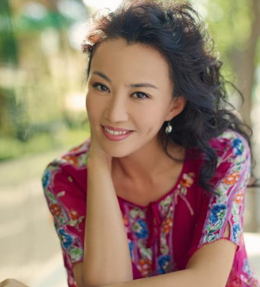 回顾国家一级演员马丽心疼酷妈嫁人后与丈夫将她当成宝