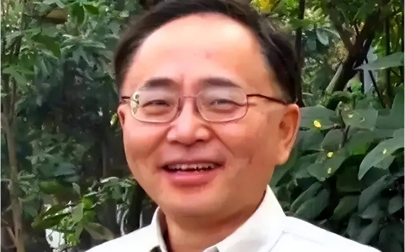 1965年彭云毕业,勇夺当年四川理科状元,以他的成绩来说,全国上下哪所