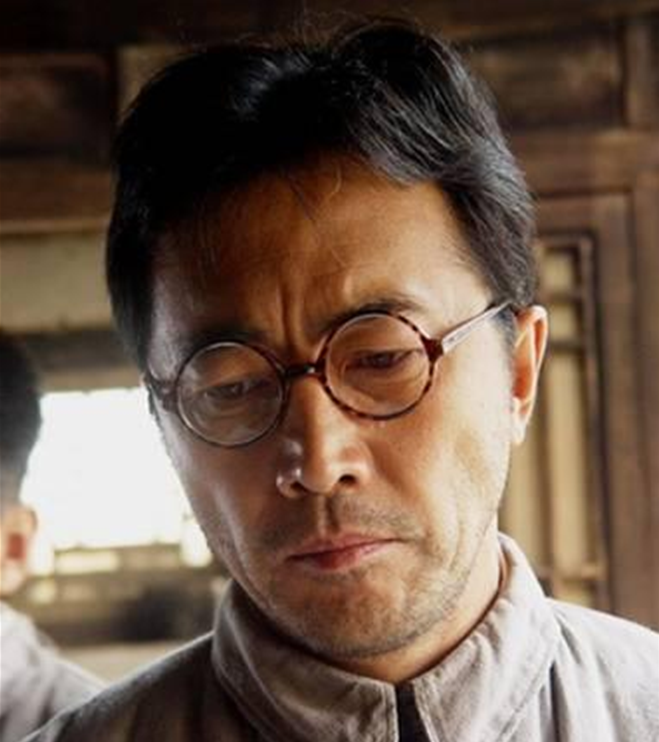 《将门风云》里的八路军政委李冶夫;早一点的,《终极悬案》里的卧底