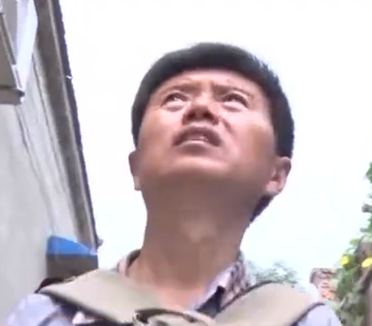 2015年7岁男童住在猪圈身体健康却不会说话父亲只能这么养